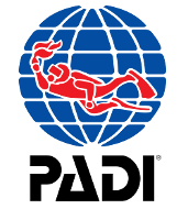 PADI (Professional Association of Diving Instructors) est une organisation américaine de formation à la plongée sous-marine qui souhaite rendre accessible la plongée sous-marine au plus grand nombre. Les formations vont du débutant à l’Instructeur de Plongée.