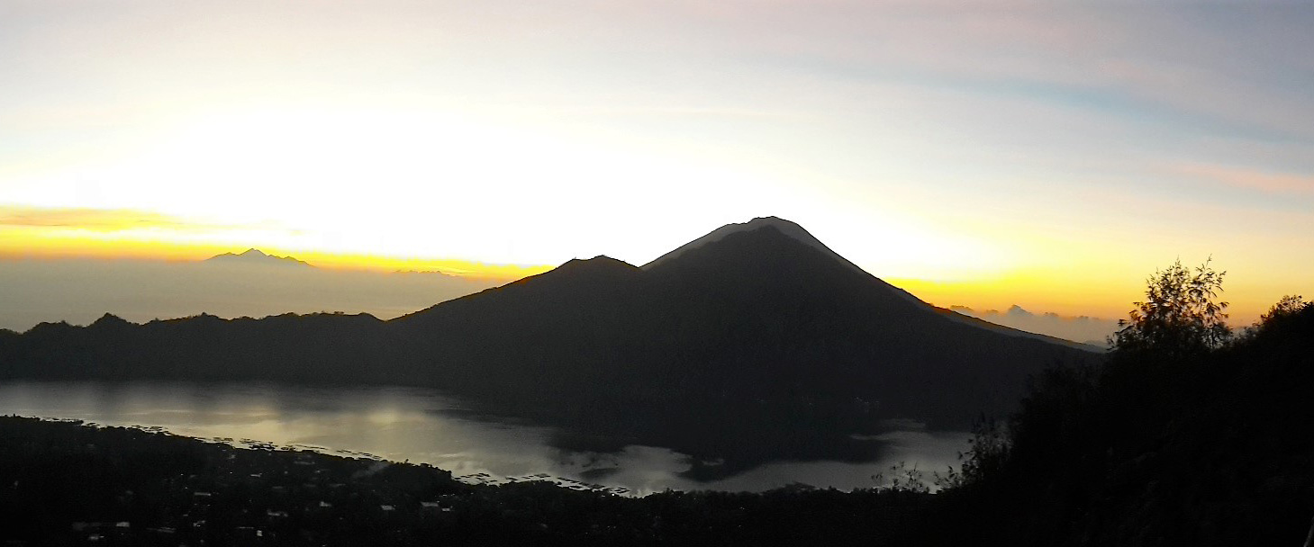 Mont Batur au lever du soleil