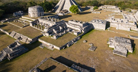 Photo aérienne d'un site archéologique mexician