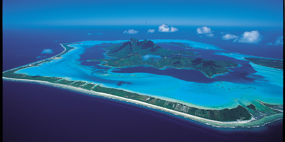 Vue aérienne des atolls de Polynésie